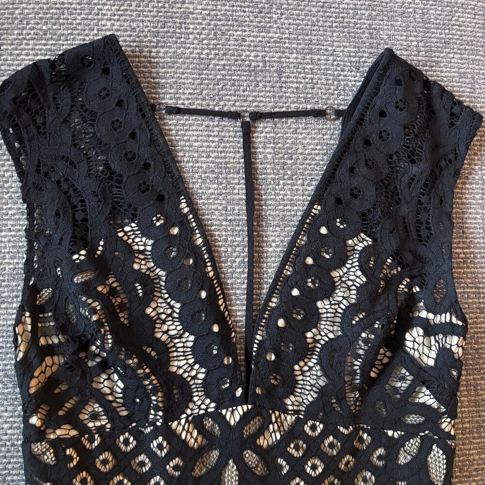 Free People One Million Lovers Black Lace + Cream Deep V-Neck Mini Dress | Sz 8 - Picture 4 of 8